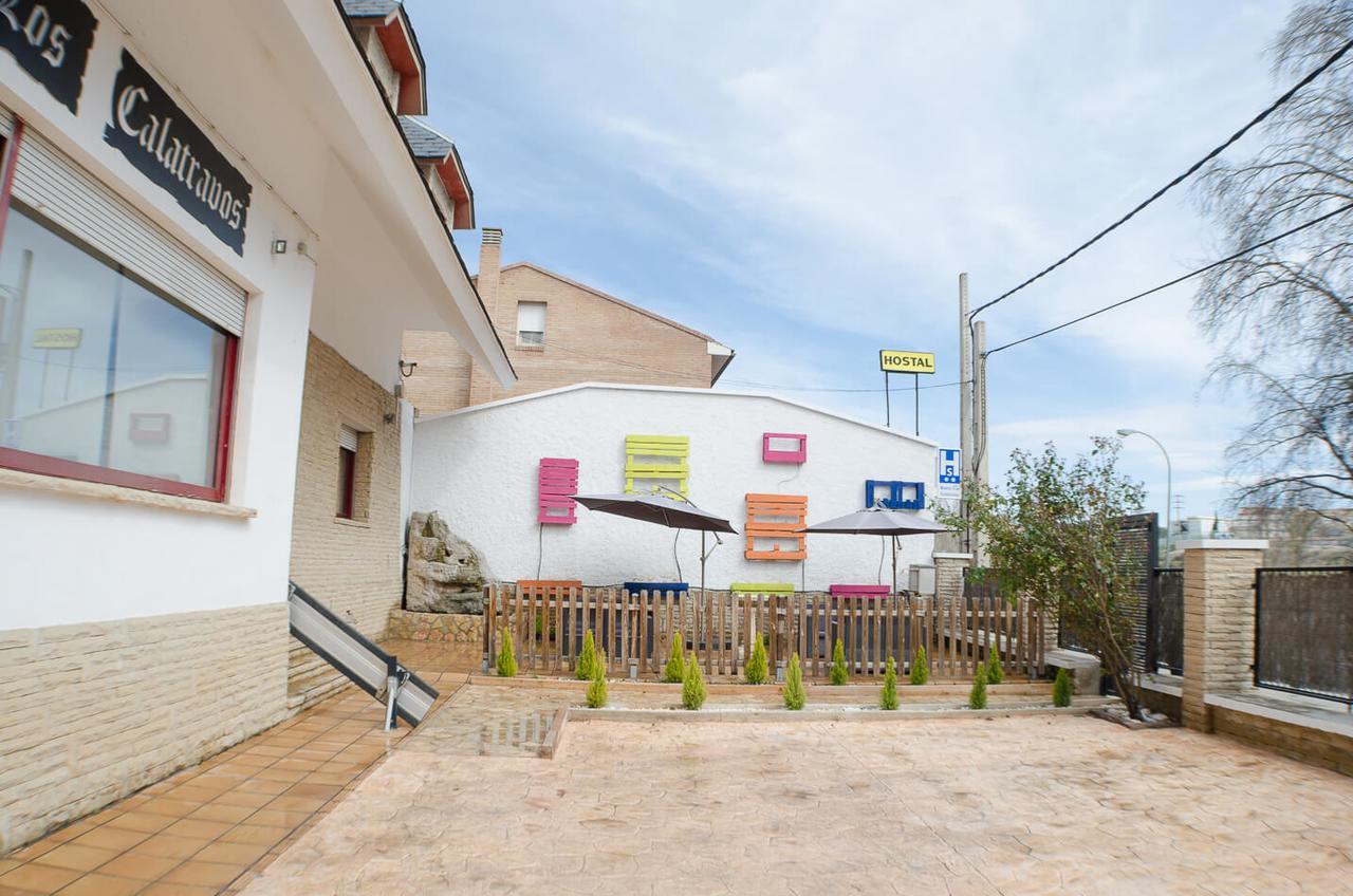 Hostal Los Calatravos Alcaniz Bagian luar foto