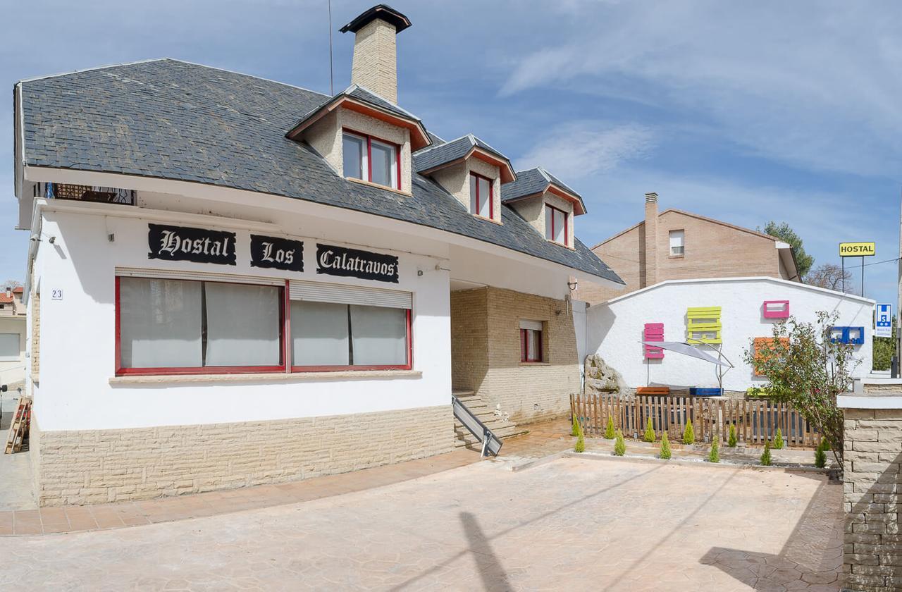 Hostal Los Calatravos Alcaniz Bagian luar foto
